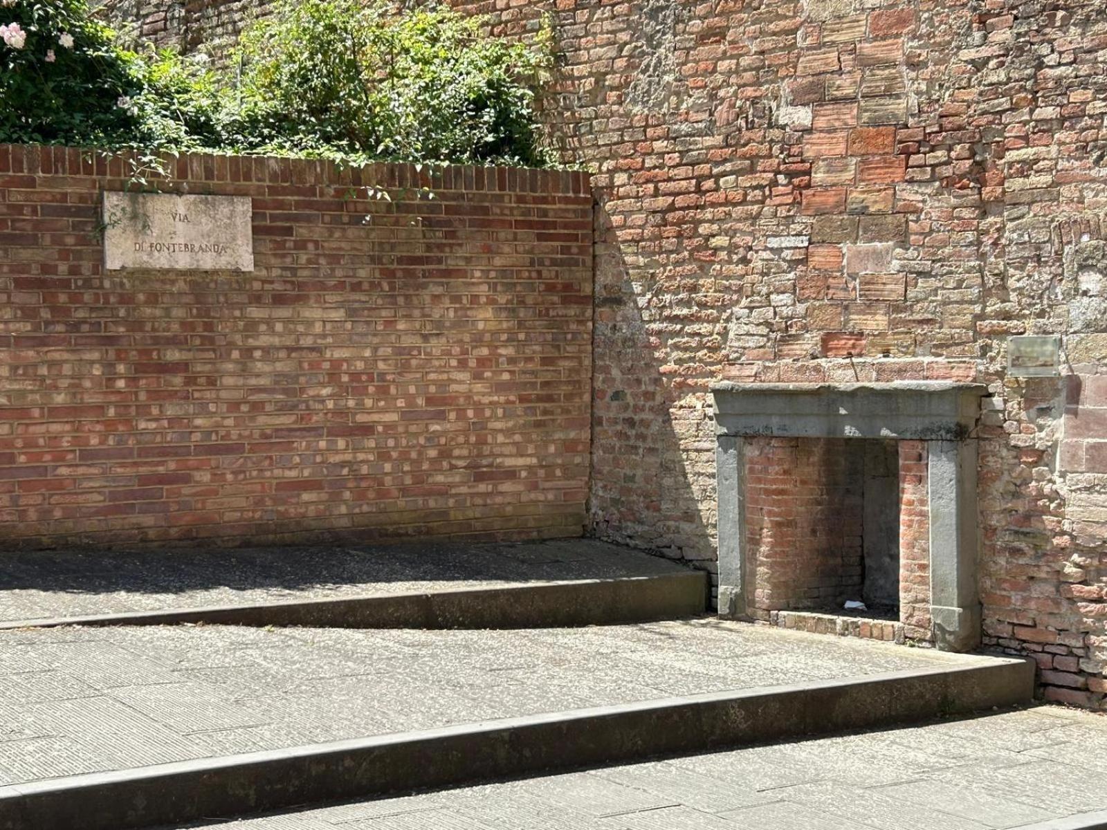 Loft Vicolo Di Vallepiatta 2 Min Piazza Del Campo Con Parcheggio Siena Buitenkant foto